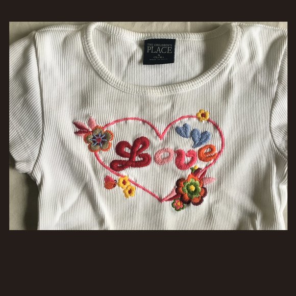 Children's Place heart embroidered T-shirt. 5-6. - Picture 3 of 4